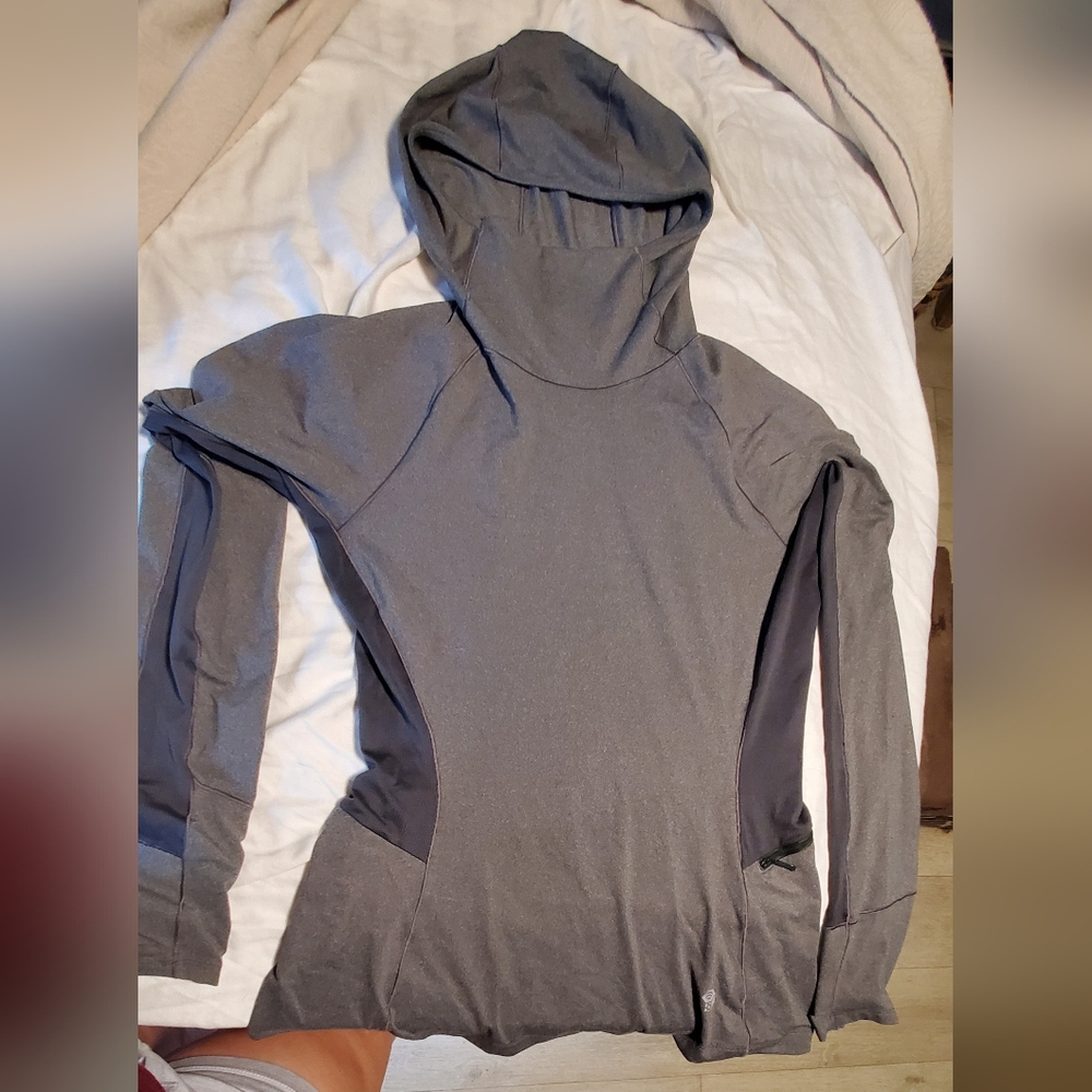 Mountain Hardwear Gray Long Sleeve Top